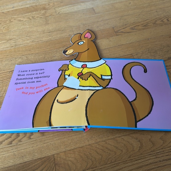 Pop Up Book Peek in My Pocket. - Picture 9 of 11